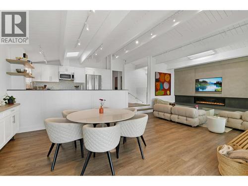 4110 Lakeshore Road, Kelowna, BC - Indoor Photo Showing Dining Room