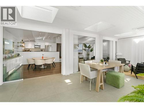 4110 Lakeshore Road, Kelowna, BC - Indoor Photo Showing Dining Room