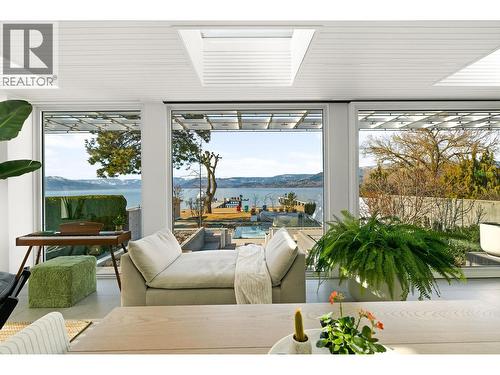 4110 Lakeshore Road, Kelowna, BC - Indoor Photo Showing Other Room