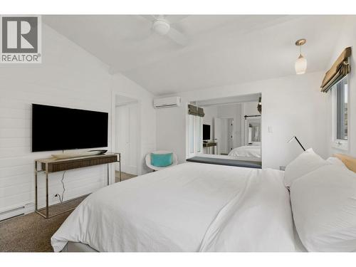 4110 Lakeshore Road, Kelowna, BC - Indoor Photo Showing Bedroom