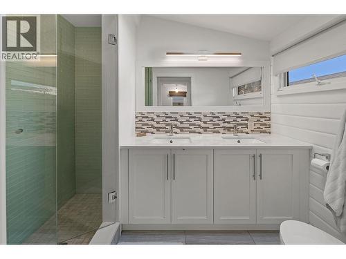 Primary Ensuite - 4 PC - 4110 Lakeshore Road, Kelowna, BC - Indoor Photo Showing Bathroom