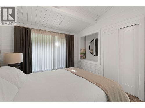 4110 Lakeshore Road, Kelowna, BC - Indoor Photo Showing Bedroom