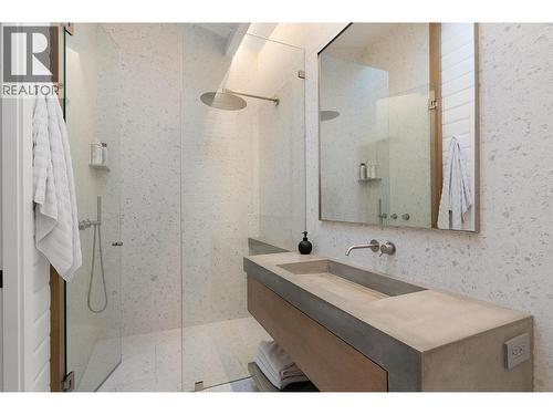 Bathroom 3 PC - 4110 Lakeshore Road, Kelowna, BC - Indoor Photo Showing Bathroom