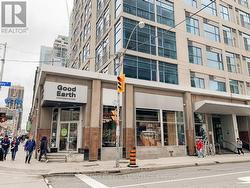 8 WELLESLEY STREET Toronto, ON M4Y 1G2