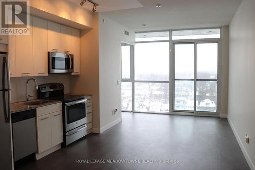 903 - 2055 Danforth Avenue, Toronto, ON - Indoor Photo Showing Kitchen