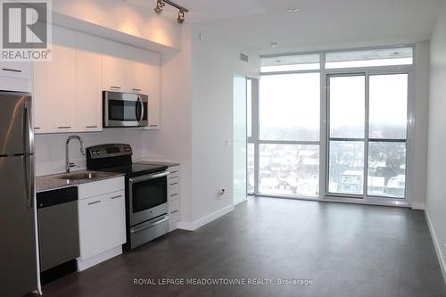 903 - 2055 Danforth Avenue, Toronto, ON - Indoor Photo Showing Kitchen