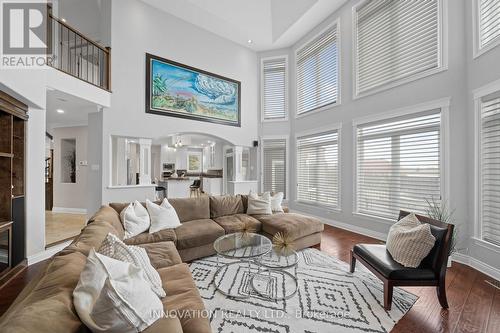 6635 Old Forest Drive, Ottawa, ON - Indoor Photo Showing Living Room