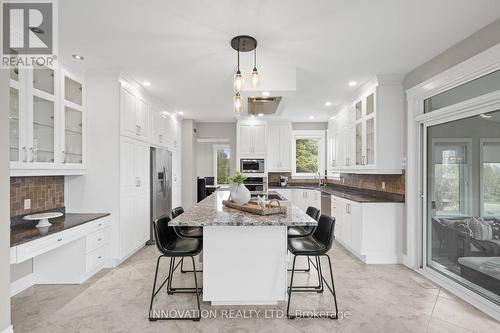 6635 Old Forest Drive, Ottawa, ON - Indoor Photo Showing Kitchen With Upgraded Kitchen