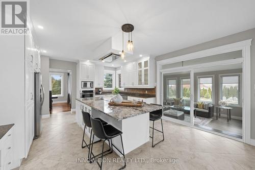 6635 Old Forest Drive, Ottawa, ON - Indoor Photo Showing Kitchen With Upgraded Kitchen