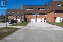 33 - 452 SILVERSTONE DRIVE Toronto, ON M9V 3K8