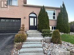 216 COLBORNE STREET NE Bradford West Gwillimbury, ON L3Z 2R5