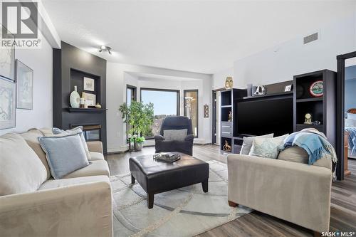 432 325 Keevil Crescent, Saskatoon, SK - Indoor Photo Showing Living Room