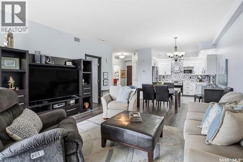 432 325 Keevil Crescent, Saskatoon, SK - Indoor Photo Showing Living Room