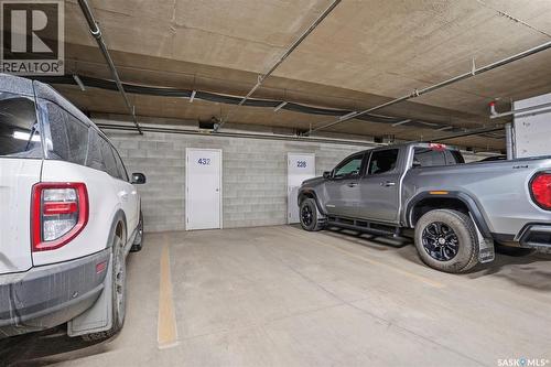 432 325 Keevil Crescent, Saskatoon, SK - Indoor Photo Showing Garage