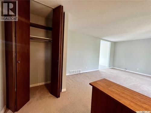 451 3Rd Avenue Nw, Swift Current, SK - Indoor Photo Showing Other Room