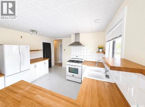 451 3Rd Avenue Nw, Swift Current, SK - Indoor Photo Showing Kitchen With Double Sink