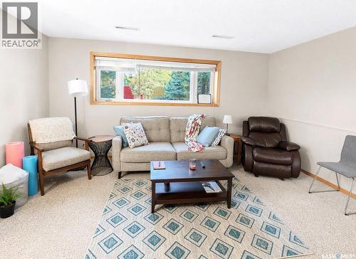 451 3Rd Avenue Nw, Swift Current, SK - Indoor Photo Showing Living Room