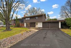 7 GAGNON COURT  Ottawa, ON K2K 1A7