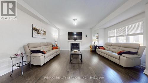 15 Rolling Rock Way, Brampton, ON - Indoor Photo Showing Living Room