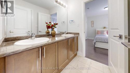 15 Rolling Rock Way, Brampton, ON - Indoor Photo Showing Bathroom
