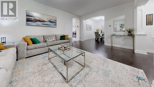15 Rolling Rock Way, Brampton, ON - Indoor Photo Showing Living Room