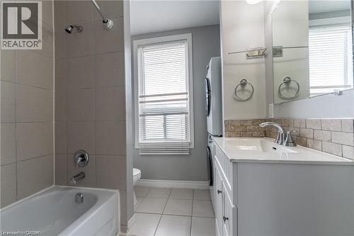 141 Wellington Street N Unit# 2, Hamilton, ON - Indoor Photo Showing Bathroom
