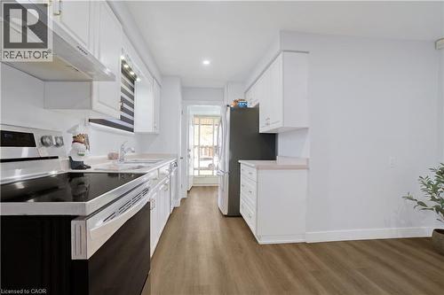 60 Lysanda Avenue, London, ON - Indoor Photo Showing Kitchen