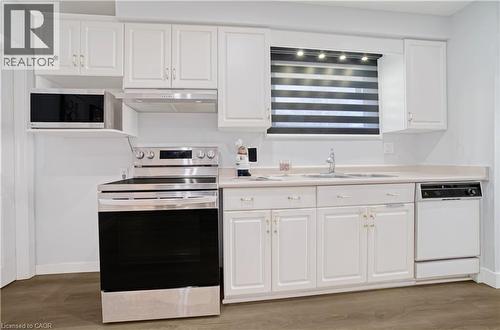 60 Lysanda Avenue, London, ON - Indoor Photo Showing Kitchen