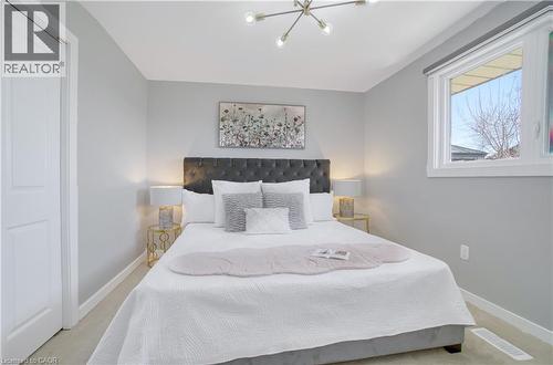 60 Lysanda Avenue, London, ON - Indoor Photo Showing Bedroom