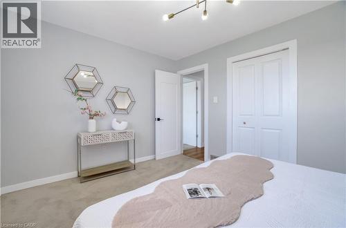 60 Lysanda Avenue, London, ON - Indoor Photo Showing Bedroom