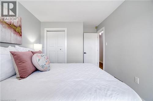 60 Lysanda Avenue, London, ON - Indoor Photo Showing Bedroom