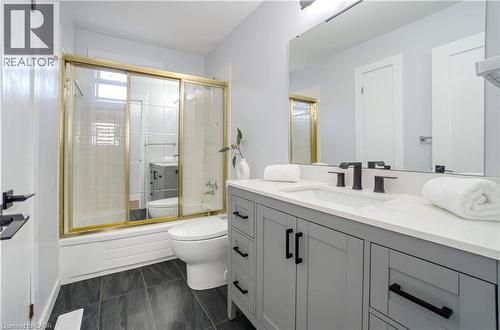 60 Lysanda Avenue, London, ON - Indoor Photo Showing Bathroom