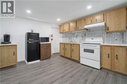 60 Lysanda Avenue, London, ON - Indoor Photo Showing Kitchen