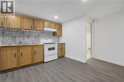60 Lysanda Avenue, London, ON - Indoor Photo Showing Kitchen