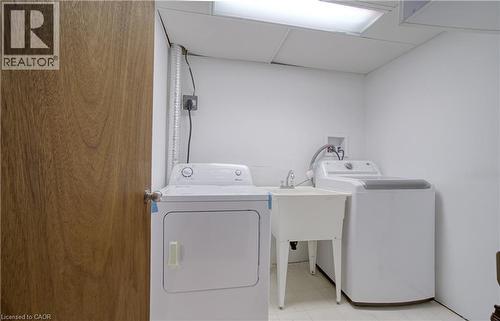 60 Lysanda Avenue, London, ON - Indoor Photo Showing Laundry Room