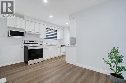 60 Lysanda Avenue, London, ON - Indoor Photo Showing Kitchen