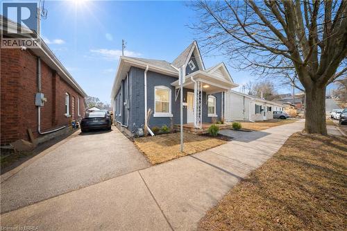 8 MAIN Street  Brantford, ON N3R 3X2