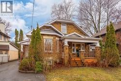 18 CLARENDON AVENUE  Ottawa, ON K1Y 0P2