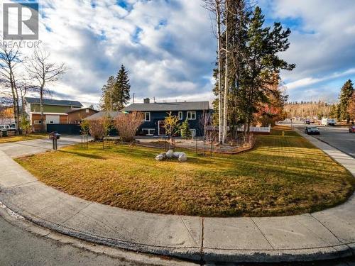 68 Klondike Road, Whitehorse, YT - Outdoor