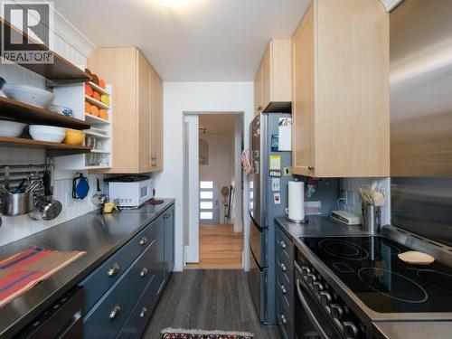 68 Klondike Road, Whitehorse, YT - Indoor Photo Showing Kitchen