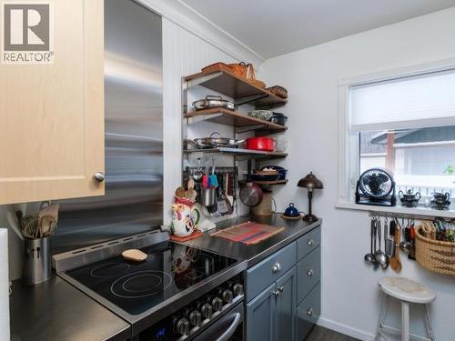 68 Klondike Road, Whitehorse, YT - Indoor Photo Showing Kitchen