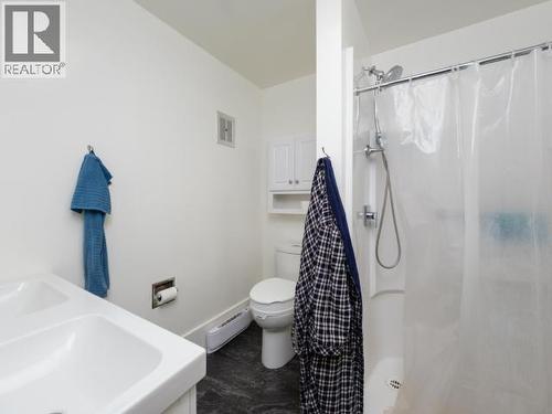 68 Klondike Road, Whitehorse, YT - Indoor Photo Showing Bathroom