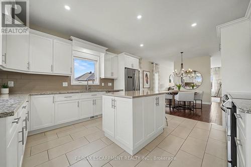 7 Senators Gate Drive, Perth, ON - Indoor Photo Showing Kitchen With Upgraded Kitchen