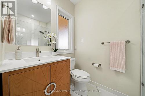 7 Senators Gate Drive, Perth, ON - Indoor Photo Showing Bathroom