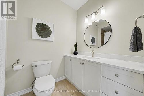 7 Senators Gate Drive, Perth, ON - Indoor Photo Showing Bathroom