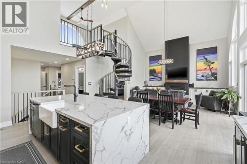 207 Beach Boulevard, Hamilton, ON - Indoor