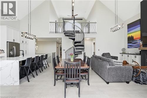 207 Beach Boulevard, Hamilton, ON - Indoor