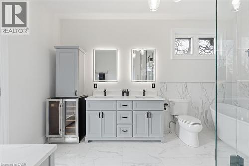 207 Beach Boulevard, Hamilton, ON - Indoor Photo Showing Bathroom