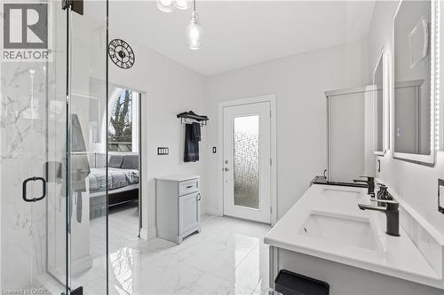 207 Beach Boulevard, Hamilton, ON - Indoor