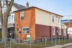 104 BENSON AVENUE Toronto, ON M6G 2J1